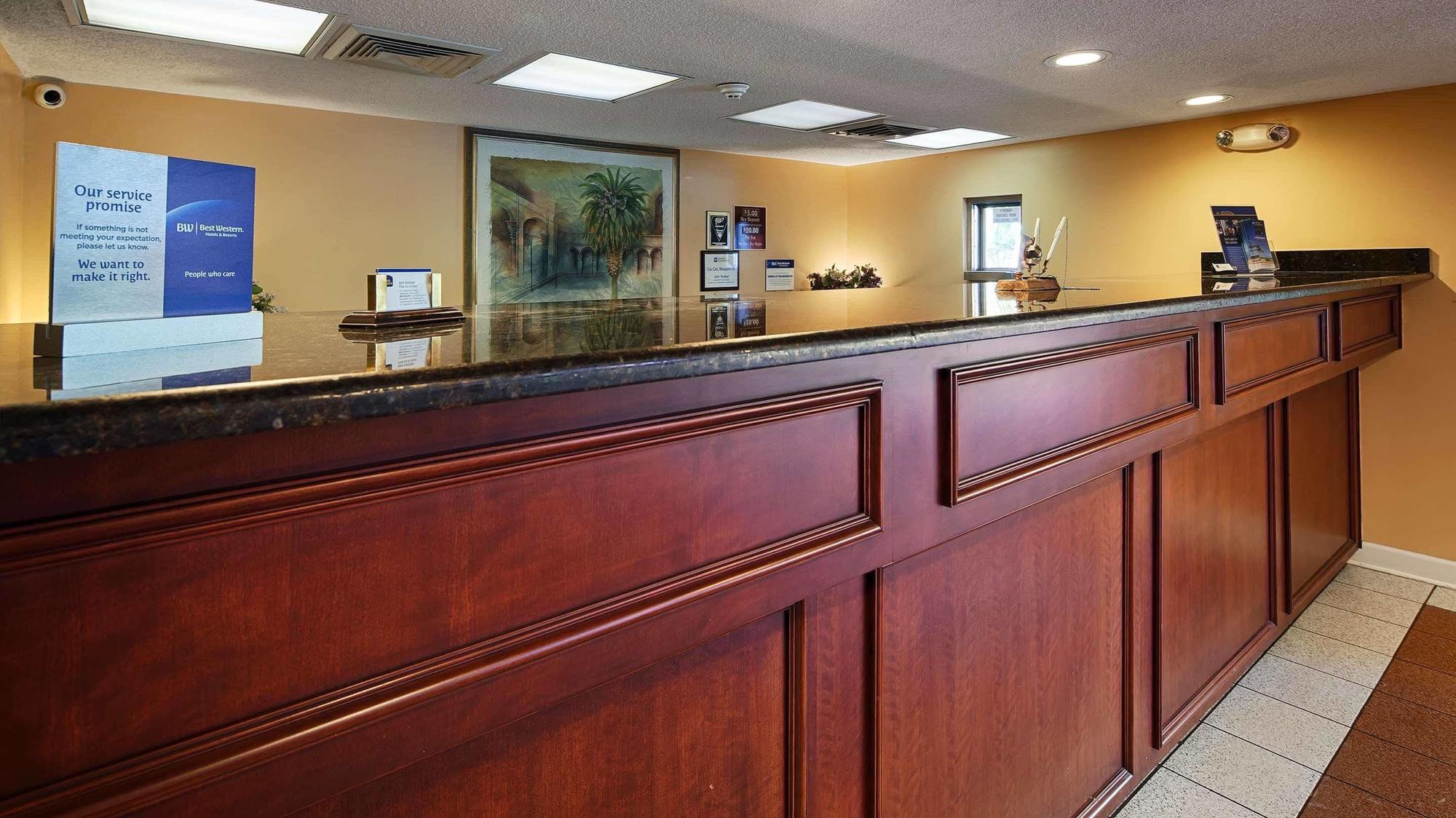 Best Western Tallahassee Downtown Inn And Suites Exterior photo